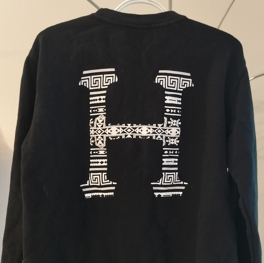 HUF Black Crewneck Sweater with White Graphic Logo. Size S